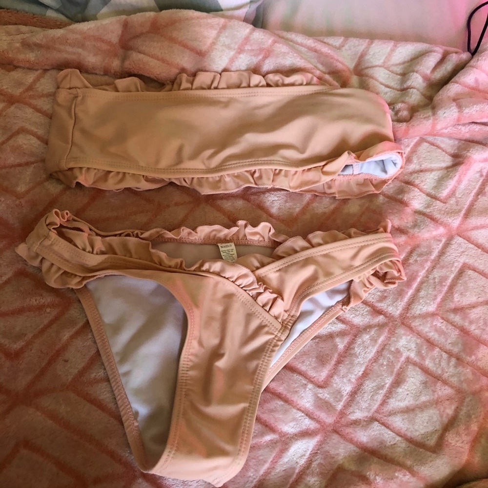 STRAPLESS BIKINI TOP AND BOTTOM